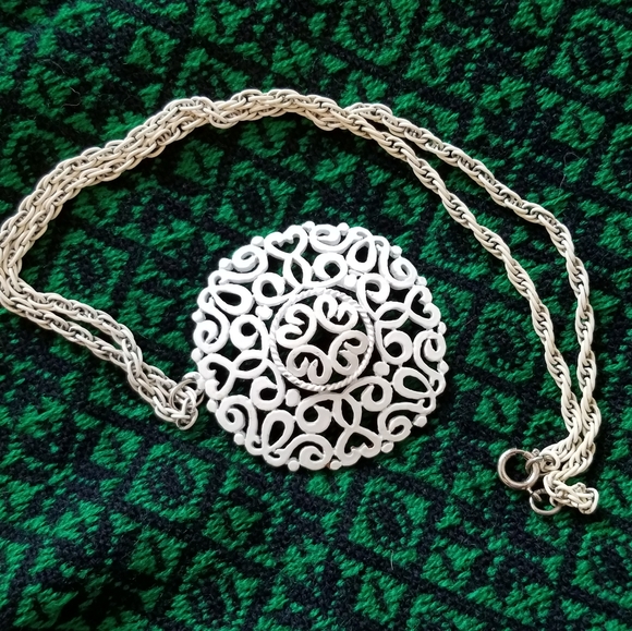 Large statement pendant on a white chain LÖÖK - Picture 2 of 3